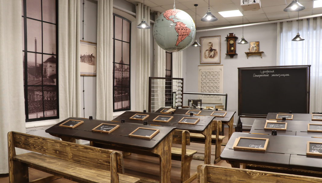 Учебный класс земской школы начала XX века